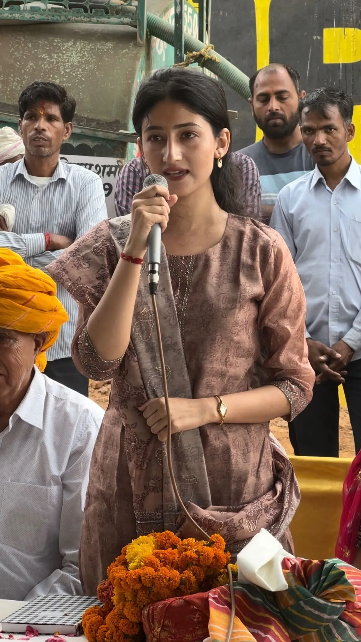 neha byadwal ias