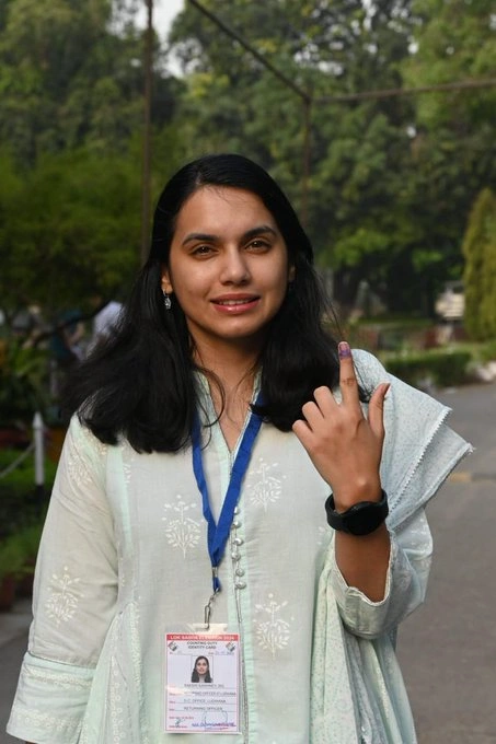 sakshi sawhney ias